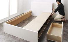 ベッドの組み立て